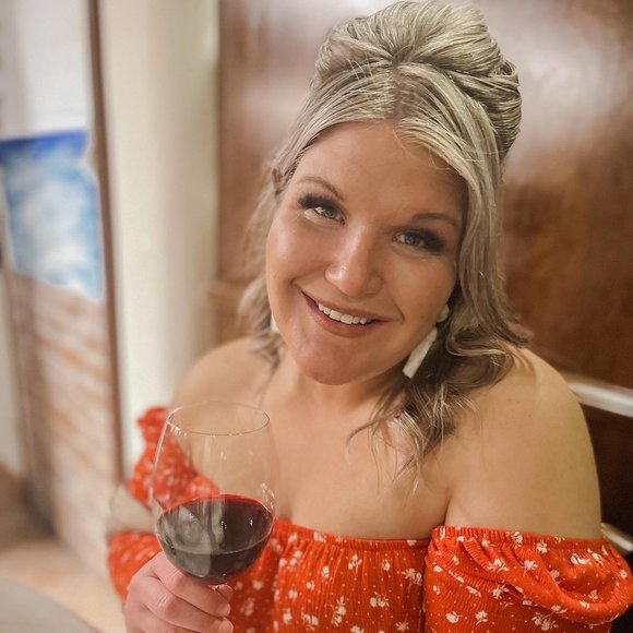 Meet your Posher, Kelli - Picture 5 of 8